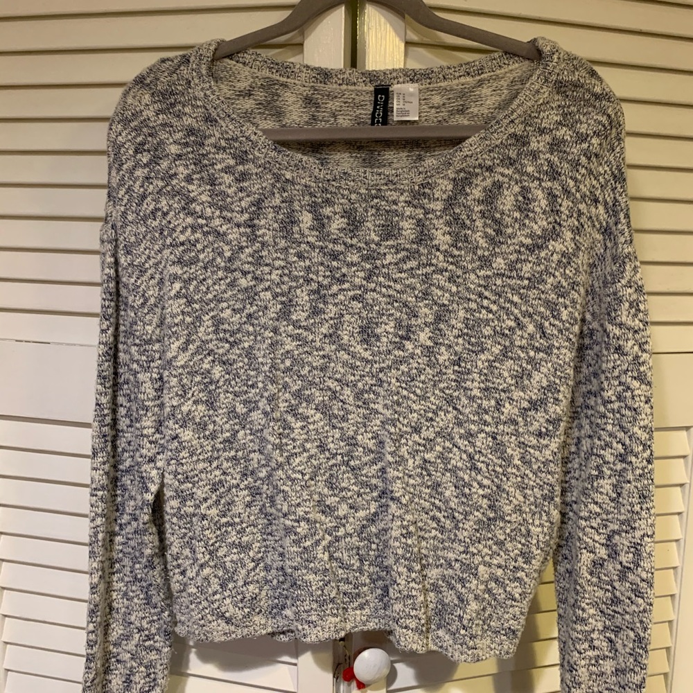 Thin sweater